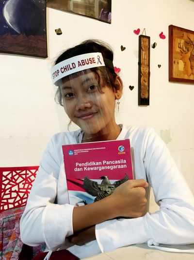 Yufis Lieblingsfächer sind Naturwissenschaften, Indonesisch und Religion. „Ich hoffe, dass ich schnell wieder zurück in die Schule kann“, sagt sie.