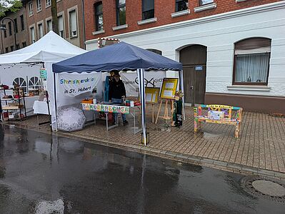 Die Pfarrgemeinde St. Hubert Kempen hat den Staffelstab übernommen und beim Kürbisfest am 13.09.2025 mit einem eigenen Stand auf Kinderrechte aufmerksam gemacht. Kinder hatten außerdem die Möglichkeit, eine Ralley zum Thema Kinderrechte zu machen und das Kürbisfest so auf besonders spaßige und informative Art und Weise zu erleben.  // © Pfarrgemeinde St. Hubert Kempen