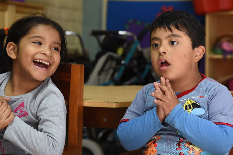 ür Kinder mit Behinderung Yasmin und Josep im Zentrum Yancana Huasy fin Lima, Peru. 