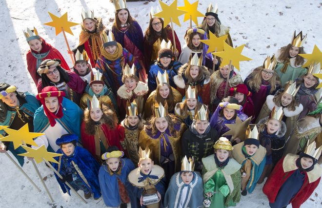 Dreharbeiten in Eichstätt zum "Sternsinger-Held", Teil 2 mit Flora, Antonia, Felix, und Severin als Sternsinger sowie Willi Weitzel.