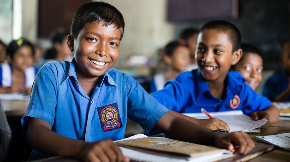 Mit der Hilfe von ARKTF kann Sohag (9) wieder zu Schule gehen.