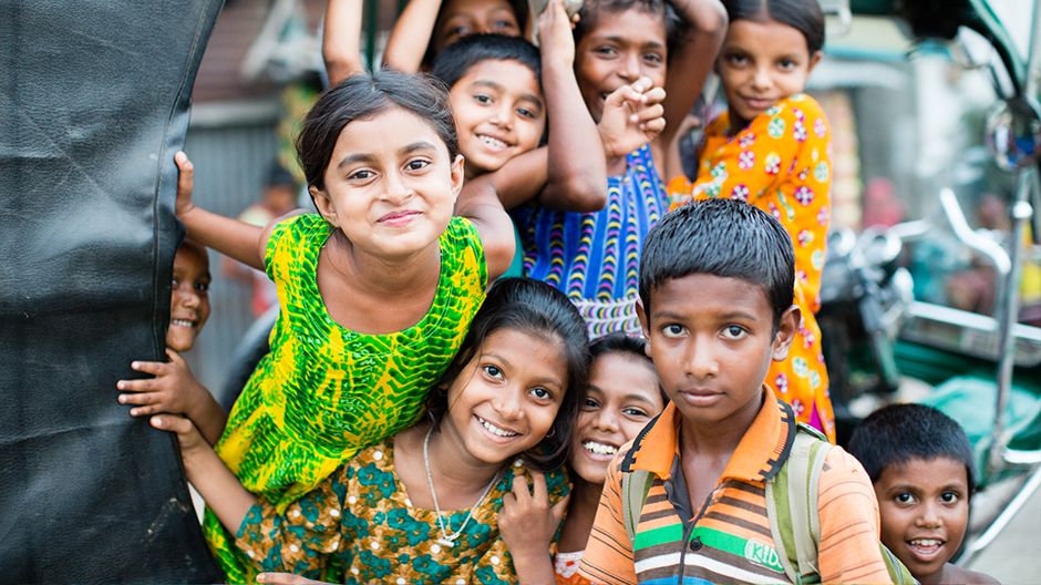 Spielende Kinder in Jessore.