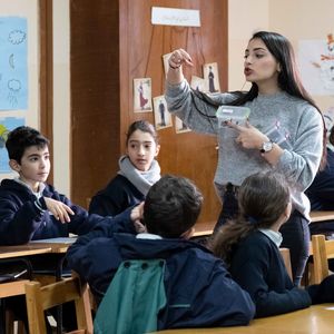 Unterricht über Religionen, Alwan Lehrerin Jessica Youssef, Besançon School, Ba’abda, Beirut, Libanon, 1/2019