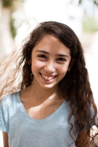 Hand in Hand Schule in Ost-Jerusalem Tulip mit den langen, dunklen Locken ist Araberin und die beste Freundin von Ayelet.