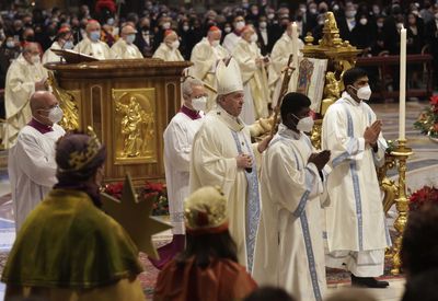 Vaticano, 1 gennaio 2022.
Papa Francesco celebra la Santa Messa per la Festa di Maria Madre di Dio.
Sono presenti i Cantori della Stella ( Sternsinger )