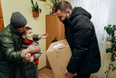 Seit dem Ausbruch der Pandemie versorgt das ukrainische Erzbistum Ivano-Frankivsk mit Hilfe der Sternsinger aus Deutschland bedürftige Familien mit Lebensmitteln und Hygieneprodukten.