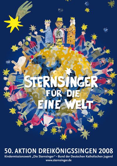 Das Plakat zur fünfzigsten Aktion Dreikönigssingen im Jahr 2008. Das Motto der Aktion lautet: Sternsinger für die eine Welt. Auf dem Plakat abgebildet ist eine Erde auf der der 20 Menschen stehen. Die Menschen bilden einen Ring um die Erde. Viele der Menschen tragen Sterne, winken oder halten die Hände anderer. Am Nordpol der Erde stehen die Heiligen Drei Könige in ihren Gewändern. Sie haben Weihrauch und Geschenke dabei.