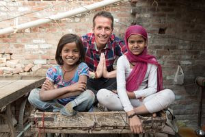Bilderserie Indien Willi mit den Filmprotagonistinnen Yjoti und Neetu