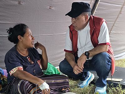Nach dem schweren Erdbeben der Stärke 7,7 auf der indonesischen Insel Flores leisten Sternsinger-Partner Soforthilfe und kümmern sich um die Betroffenen.