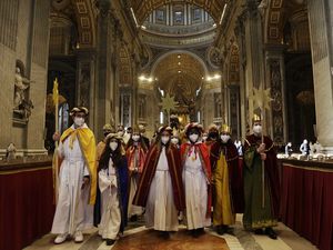 Vaticano, 1 gennaio 2022.
Papa Francesco celebra la Santa Messa per la Festa di Maria Madre di Dio.
Sono presenti i Cantori della Stella ( Sternsinger )