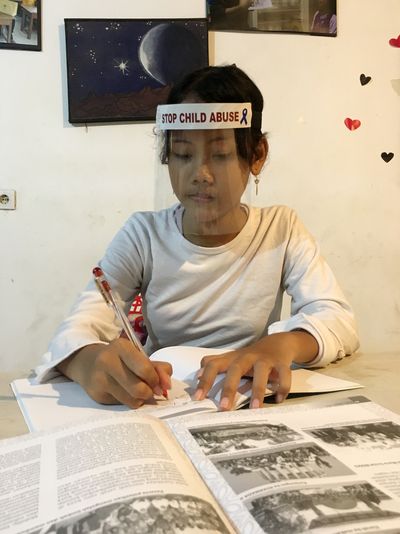 Seit Juli kann Yufi nachmittags wieder ins ALIT-Kinderzentrum. Dort kann sie zusammen mit anderen Kindern lernen und bekommt Hilfe bei den Hausaufgaben.