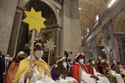 Vaticano, 1 gennaio 2022.
Papa Francesco celebra la Santa Messa per la Festa di Maria Madre di Dio.
Sono presenti i Cantori della Stella ( Sternsinger )