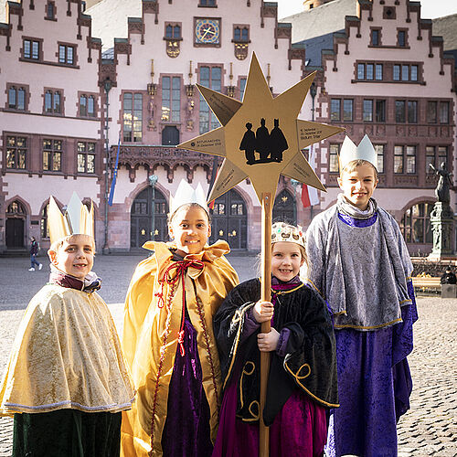 65. Aktion Dreikönigssingen wird auf dem Römerberg eröffnet 