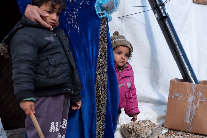 Kinder aus syrischer Flüchtlingsfamilie in einem Camp in der Bekaa-Ebene, Libanon